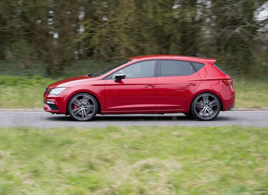 Seat Leon Cupra 300 2017 года  (UK) (фото 37 из 40)